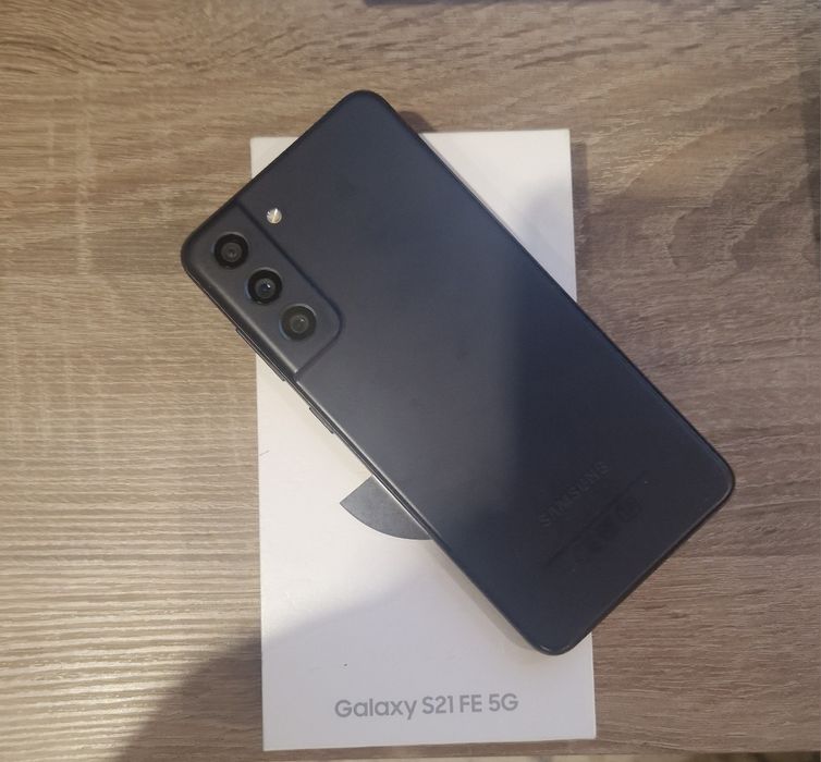 Продам смартфон Samsung S21fe