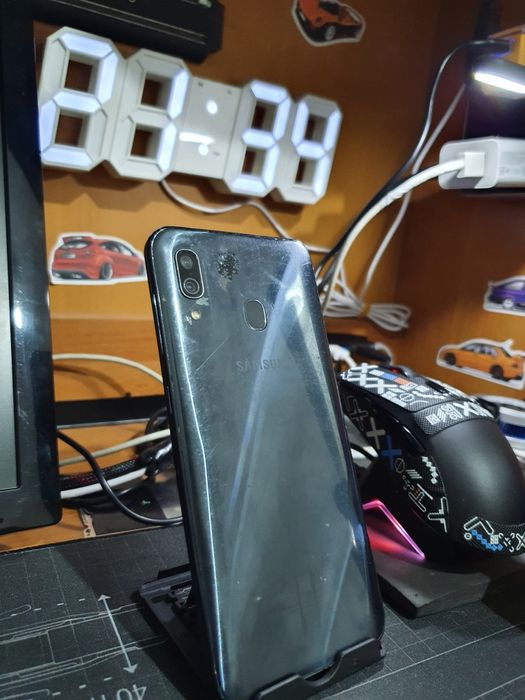 Samsung A30 телефон