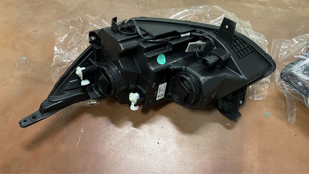 Фары с линзой GM на Onix