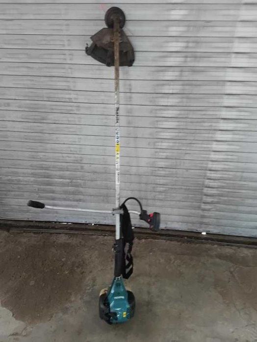 бензинова коса макита