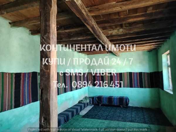 Двуетажна къща 80м2 с двор 800м2 в центъра - код 62545