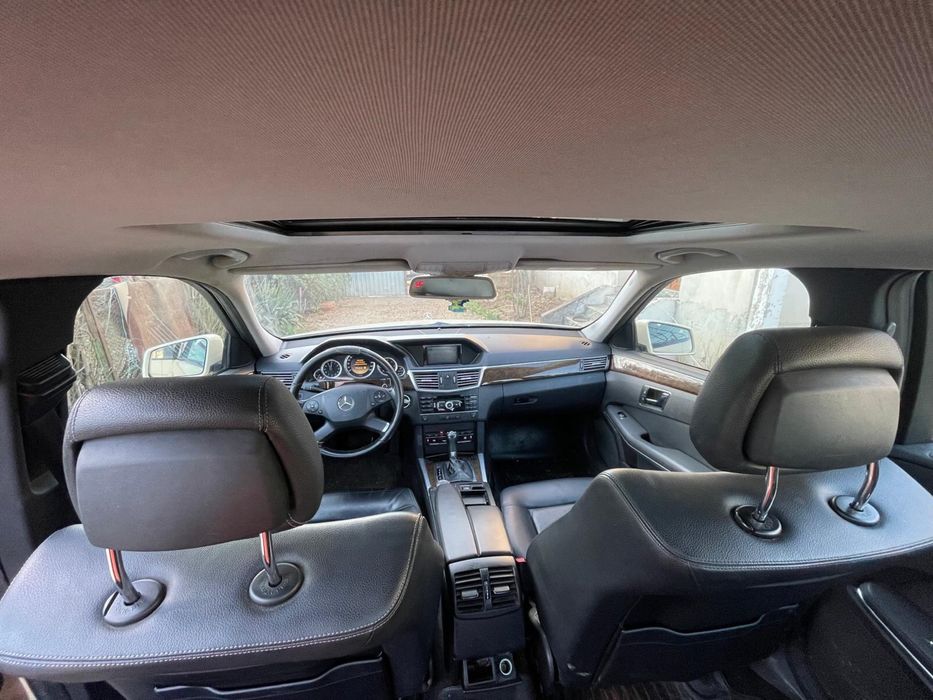 Ofer spre vanzare un mercedes E class