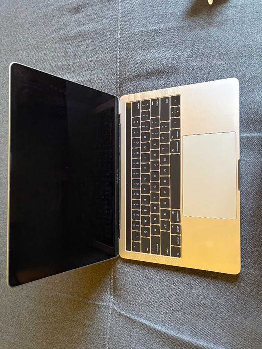 MacBook Pro (13 inchi, 2017), 8GB, I5 2.9 GHz
