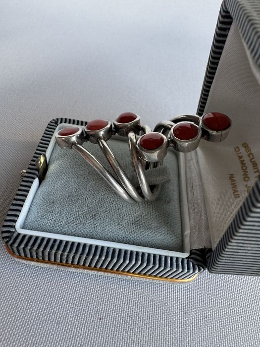 Inel din argint si coral