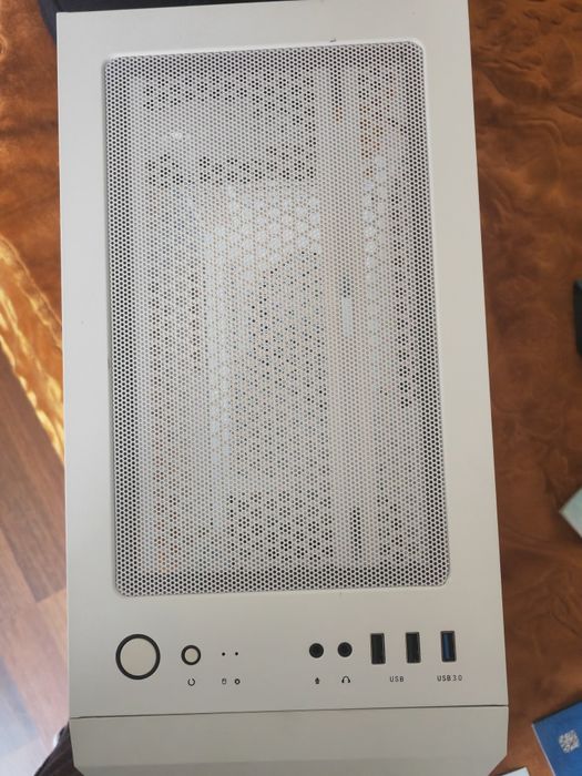 Carcasa PC albă cu rgb customizabil  - URGENT