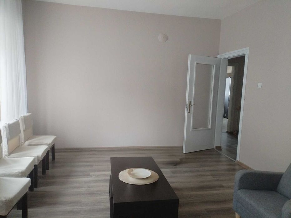 Дава се под наем Етаж от къща в Асеновград - 160 кв.м за 598.23 € - Снимка #11