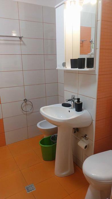 inchiriez apartament 2 camere Plopilor