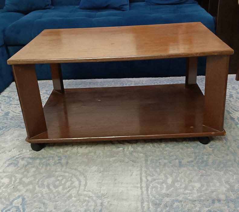 Журнальный столик