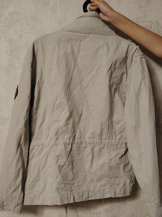 Продам ветровку.