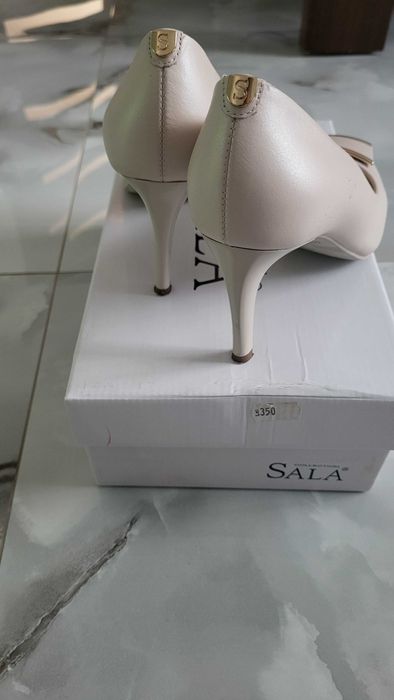 Vând pantofi piele