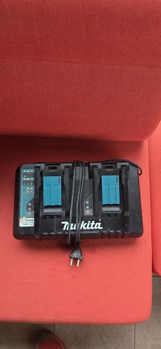 Incarcator dublu Makita DC18RD