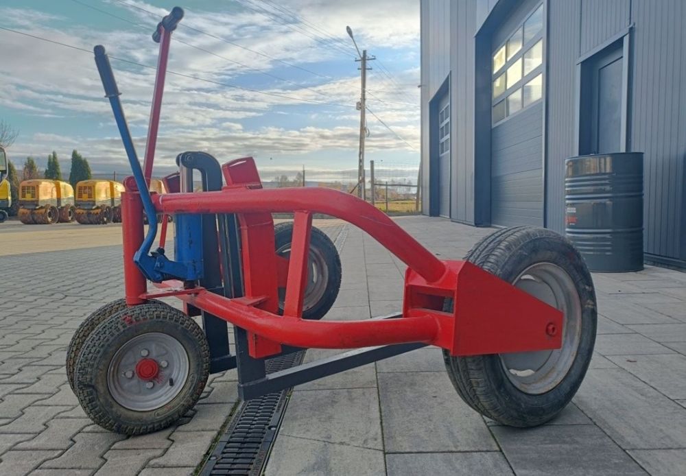 Transpalet pentru pavaj cu roți mari