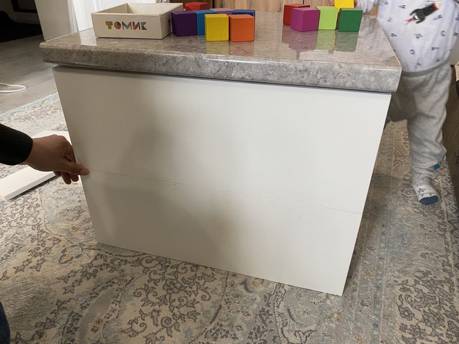 Продам навесную тумбу .