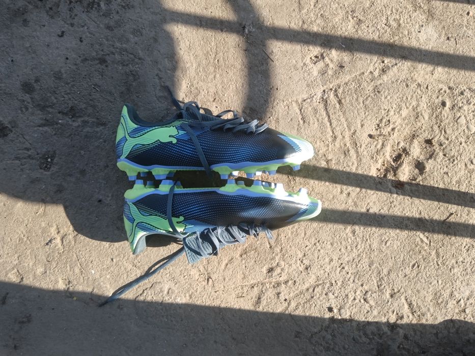 Vând ghete fotbal Puma Future 7