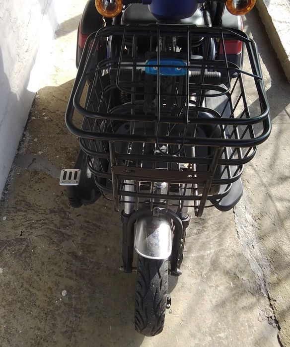 Ел.триколка с вградени допълнителни седалки. Запазена