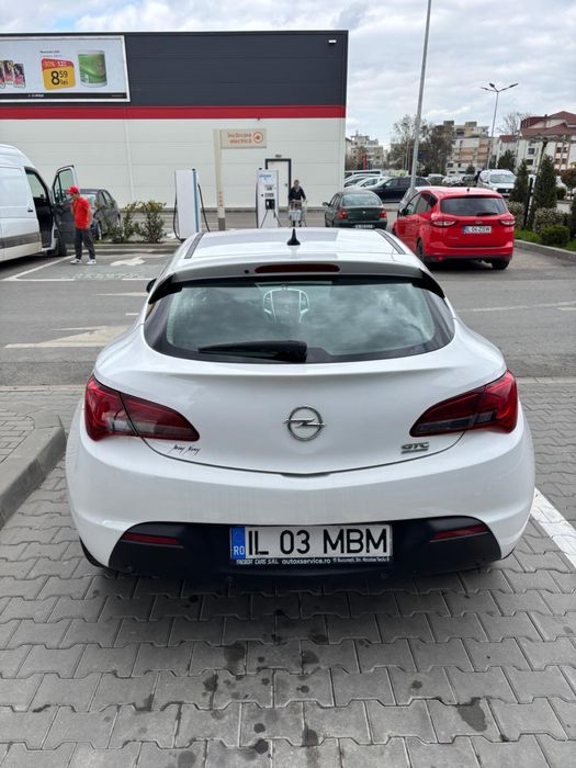 De vanzare  Opel Astra J GTC 2013
