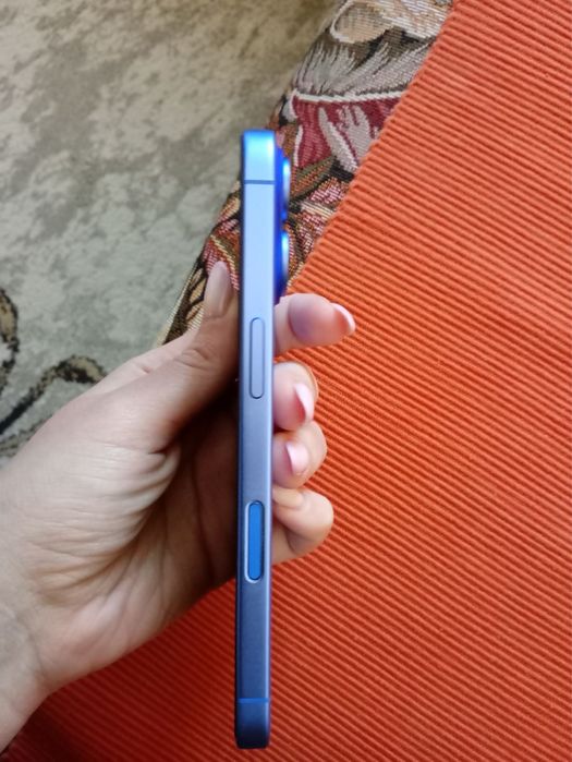 Продавам iphone 16