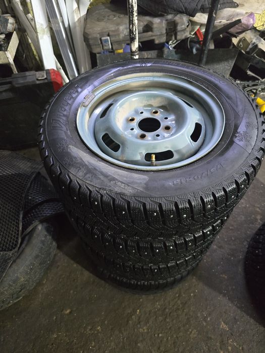 Продам шины с дисками от ваза размер 13/70/175 зимние в хорошем состоя
