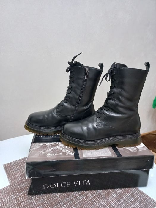 Продам  женские ботинки