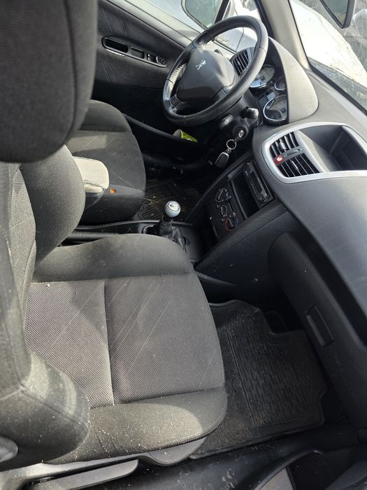Dezmembrez Peugeot 207 1.4i 16i 14hdi