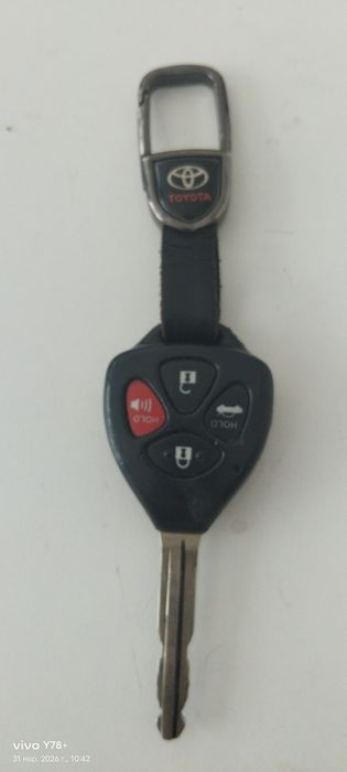 Чип ключ от таеты. Обычно работает на частоте 314 МГц и оснащен чипом