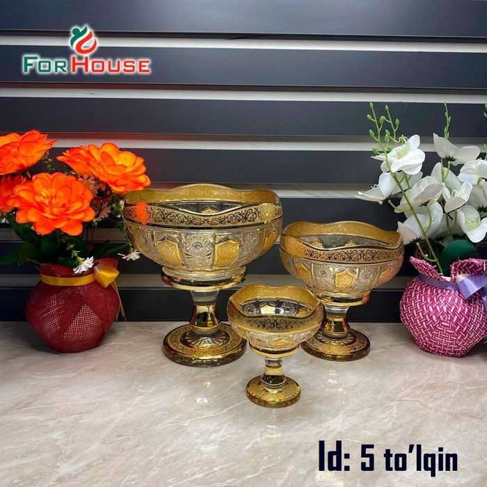 Idishlar tuplamiz stol ustiga