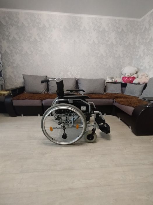 Продам инвалидную коляску