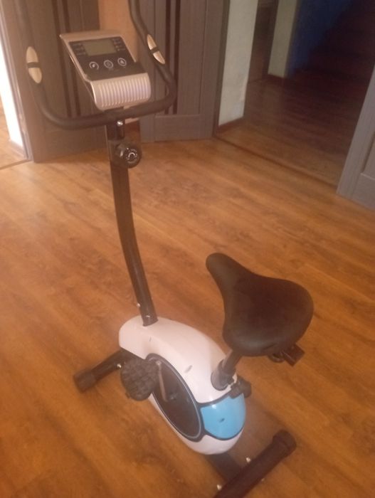 Вело.  тренажёр .