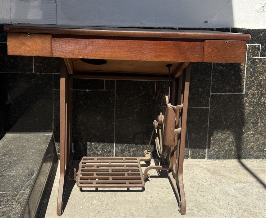 Masina de cusut Ileana cu mobilier