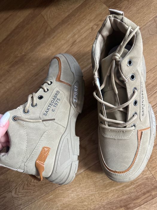 Кроссовки новые 40 размер