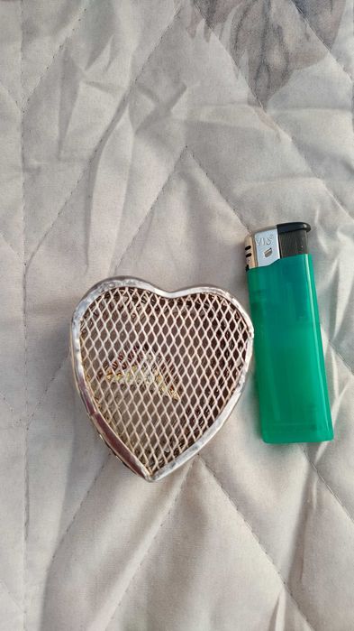 Шевна машина Finesse 834 и кутийка сърчице с рози