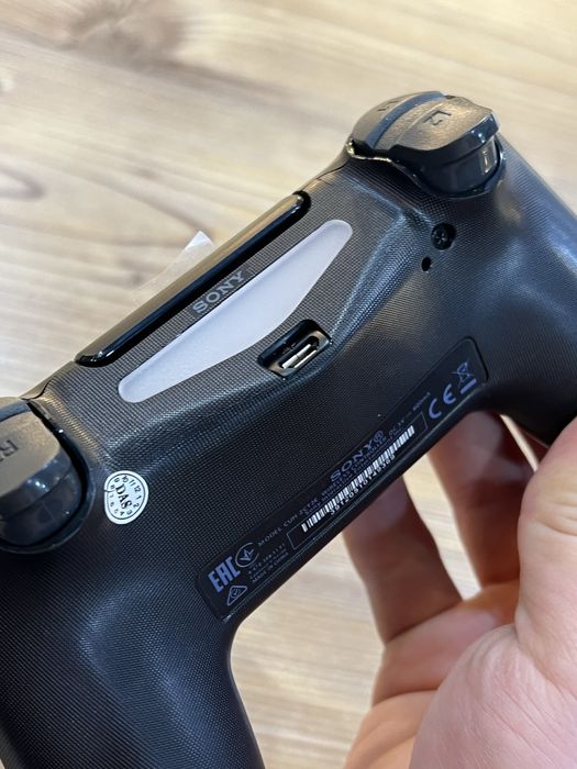 Джойстик от PS4.