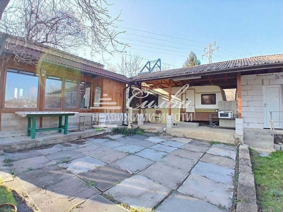 Парцел с временна постройка и каравана – местност Под Манастира!