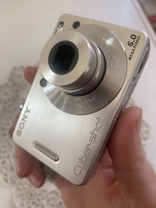 Camere foto digitale Y2K diverse tipuri