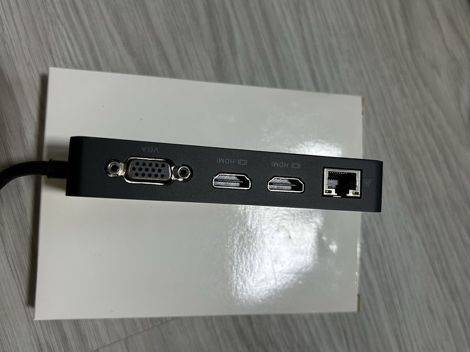 Докинг станция за Microsoft лаптопи (всичко се вижда на снимките)