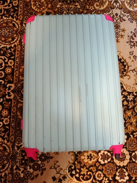 Чемодан в хорошем состоянии,, б/у.