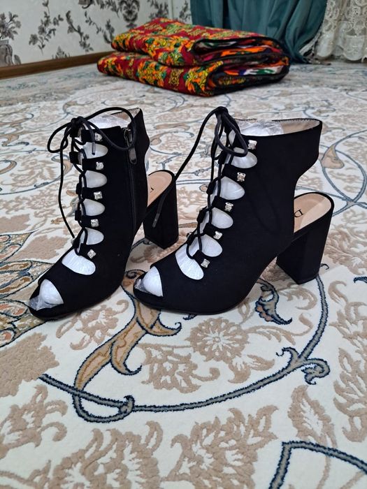 Янги оёк кийим, кийилмаган