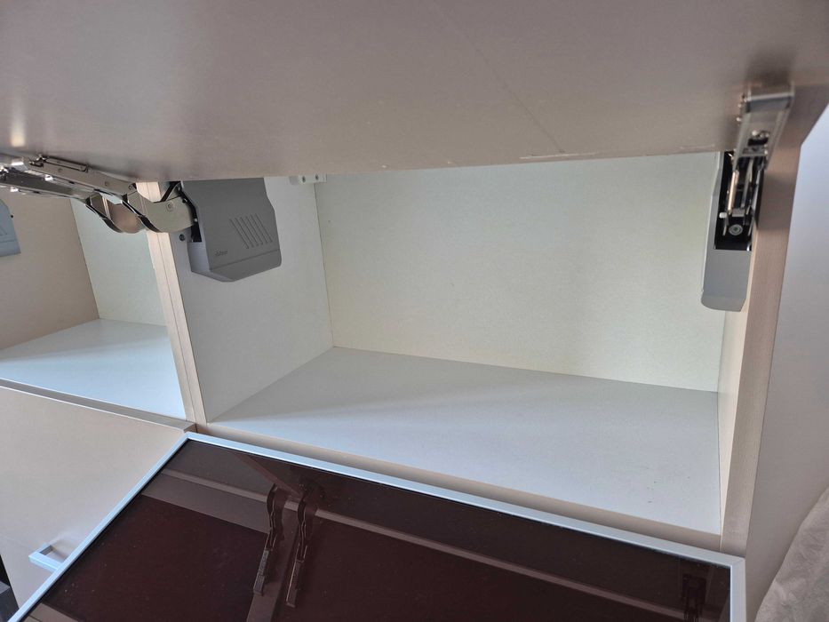 Vand 2 corpuri suspendate pentru bucatarie