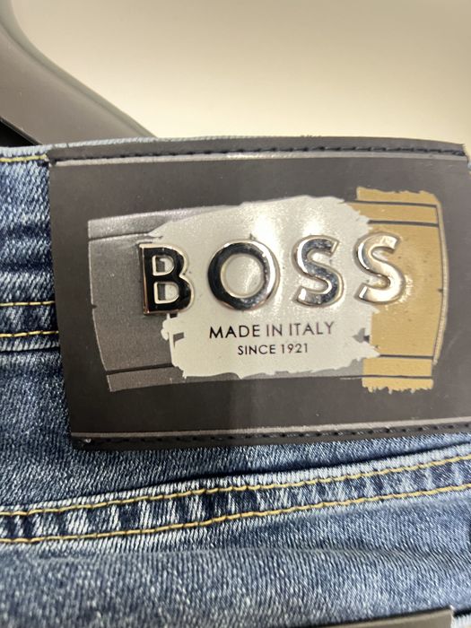 Уникален нов модел на Hugo Boss.Налична пълна серия размер от 32 до 40