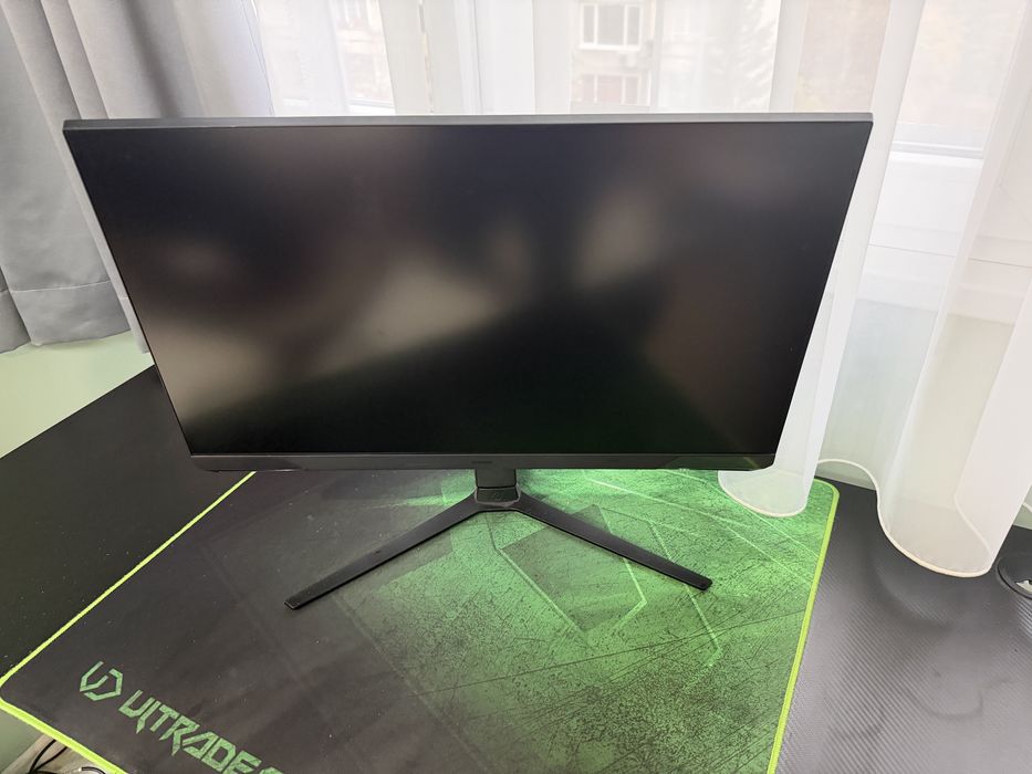 Продавам гейминг монитор Samsung Odyssey G3