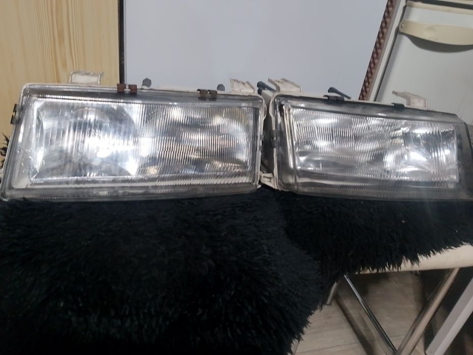 Продаю б/у фары на ваз 2110.
