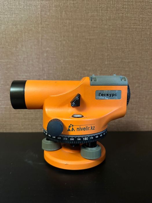 Оптический нивелир