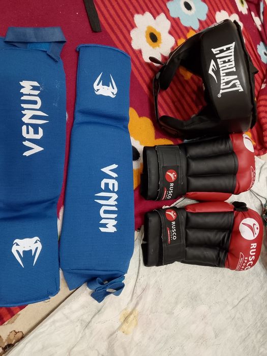 Футы Веном, перчатки Руско, шлем everlast