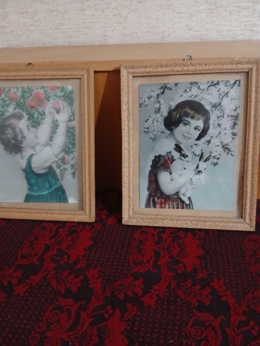 Картини от соца в рамка