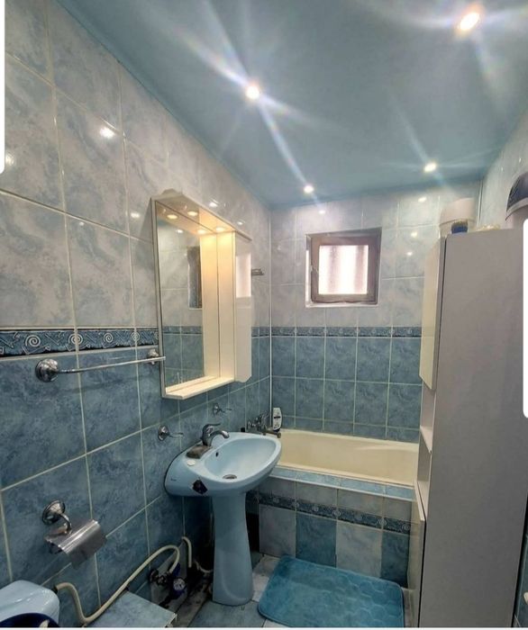 Închiriez apartament 3 camere