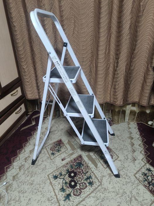 Продам стремянку Adeo Services Франция