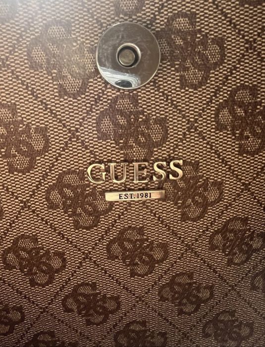 Gentuță GUESS , stare bună