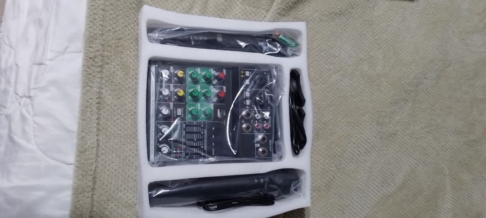 Mixer audio cu 2 microfoane
