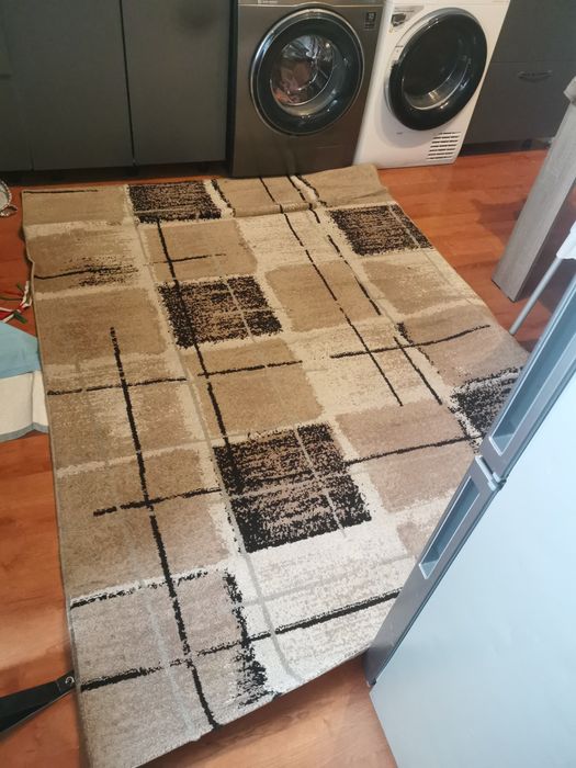 Продавам килими и аптеки и пердета