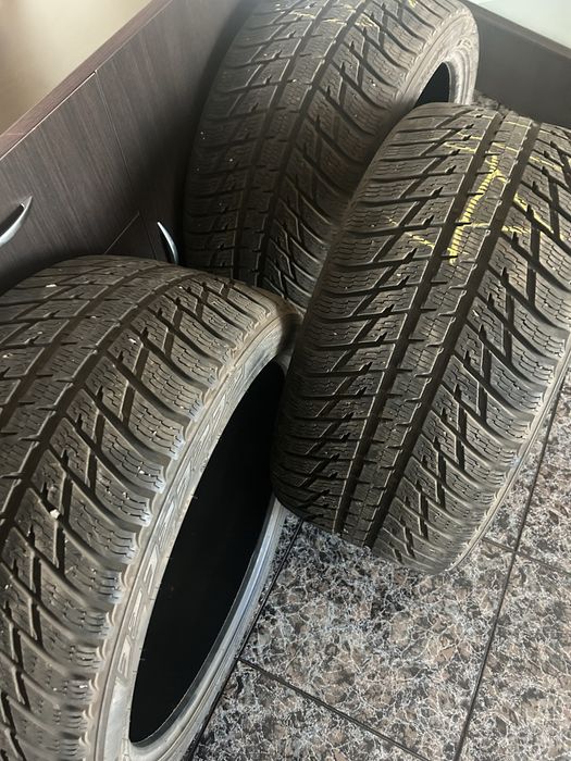 Nokian295/35/21цола\\\\\\\\\\\\\\\\\\\\\\\\\\\\\\\\\\\\